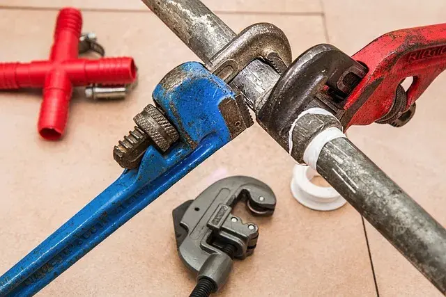 Ile bierze hydraulik za podłączenie pieca? Sprawdź ceny i porady