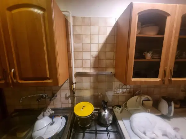 Jak ukryć rury w kuchni? Praktyczne sposoby i porady DIY